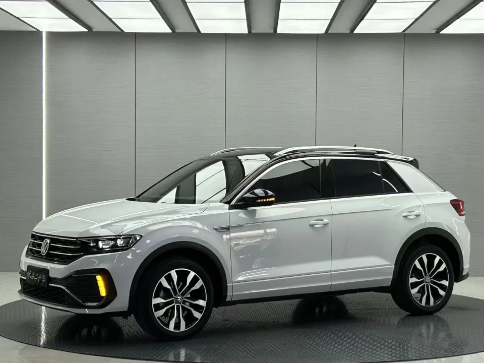 Автомобиль Volkswagen T-ROC — основное фото