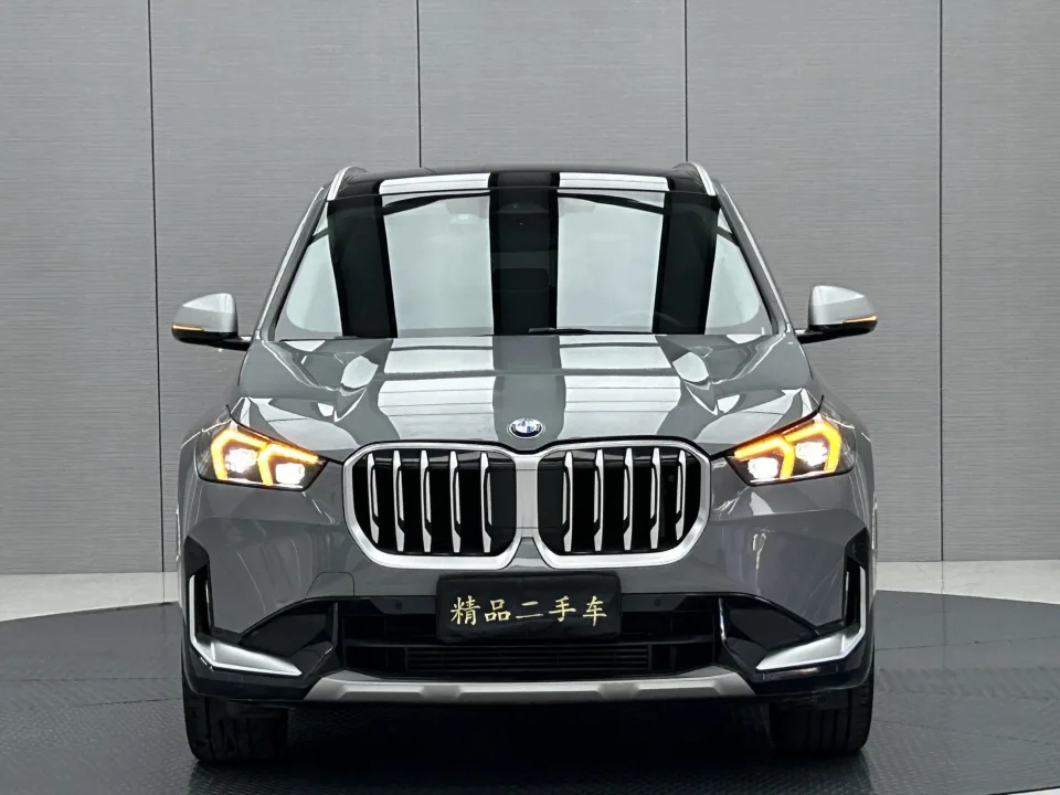 Автомобиль BMW X1 — основное фото
