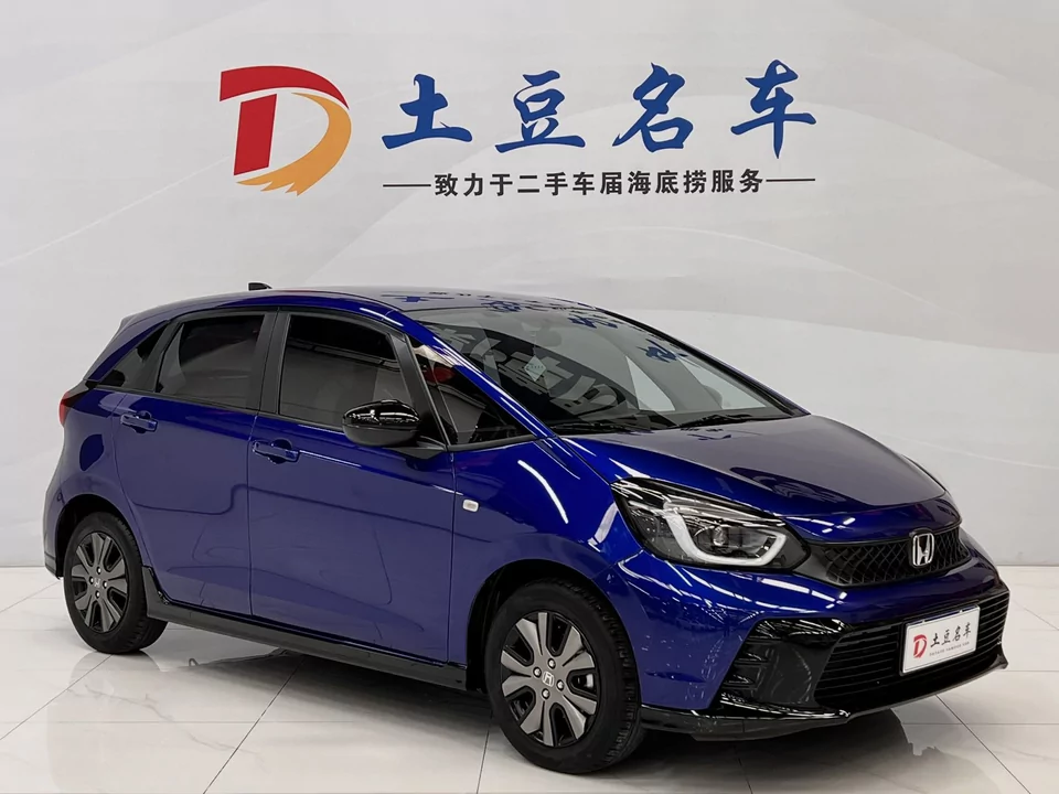 Автомобиль Honda Fit — основное фото