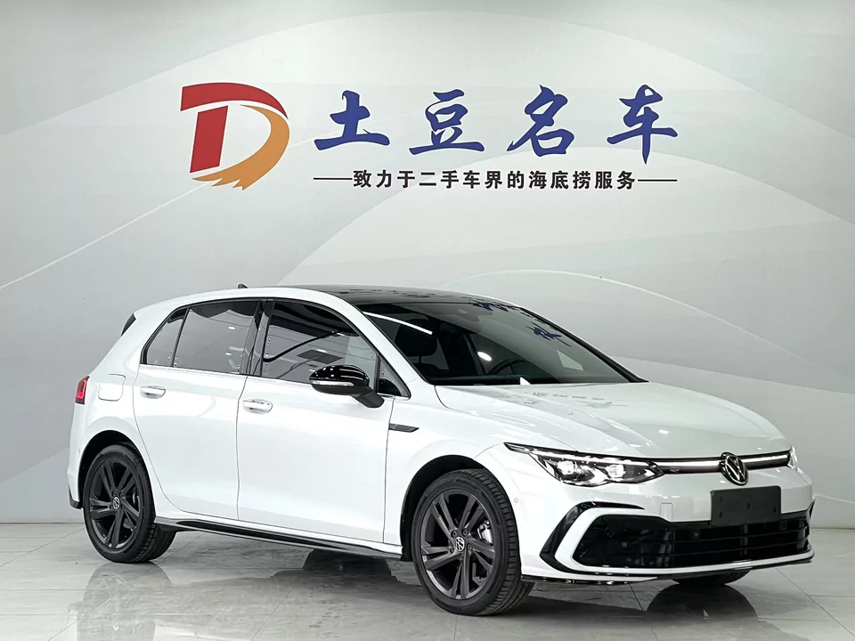 Автомобиль Volkswagen Golf — основное фото